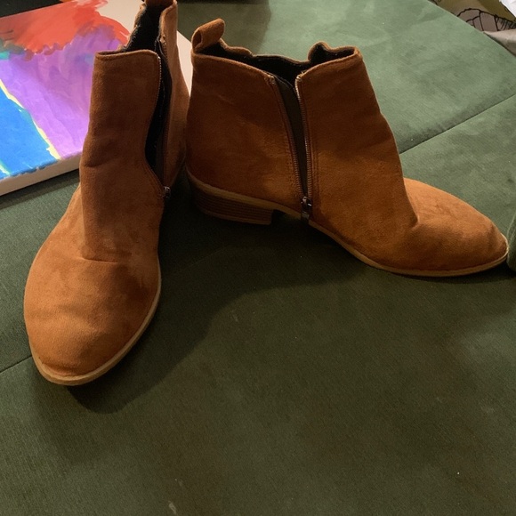 SHEIN Fall brown faux suede ankle boots - Picture 3 of 4
